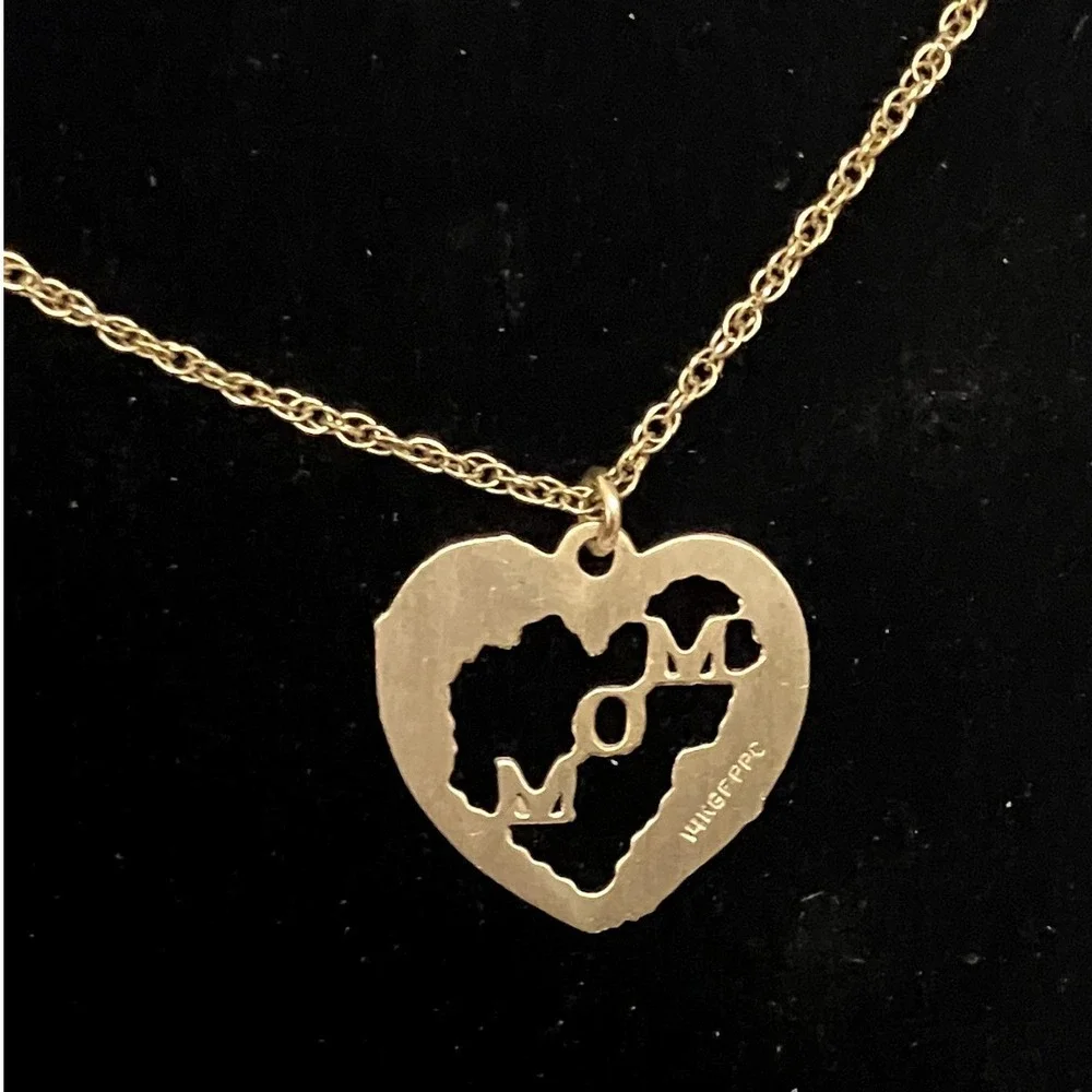 Princess Pride Creations Vintage 14k Gold Filled Heart Mom Necklace 18in Chain